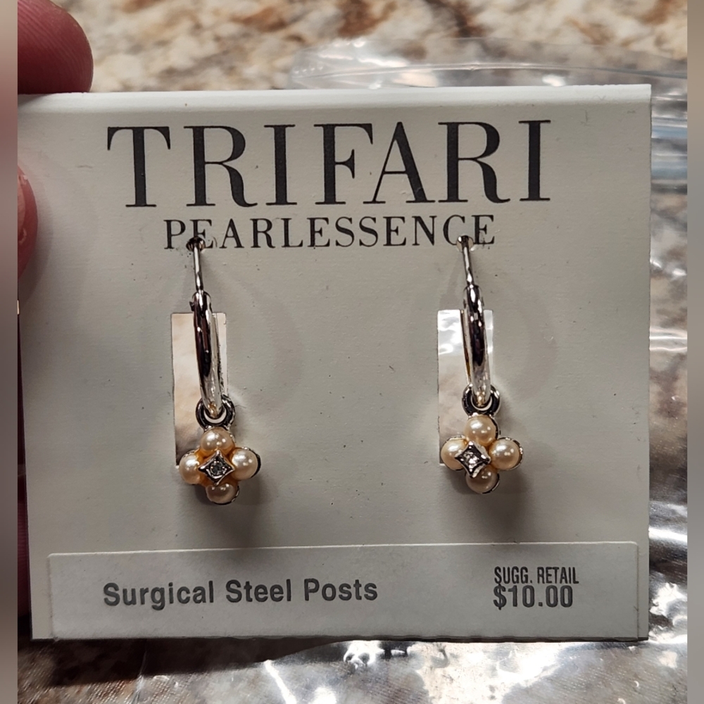 NWT Vintage Trifari Pearlessence Earrings